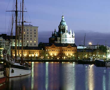 Hafen und Helsinki-Dom bei Nacht.  Foto: IdS